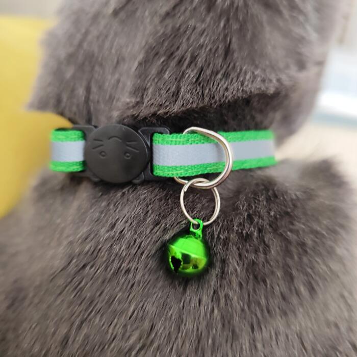Collare  per gatti riflettente regolabile con campanellino (verde) - immagine 2